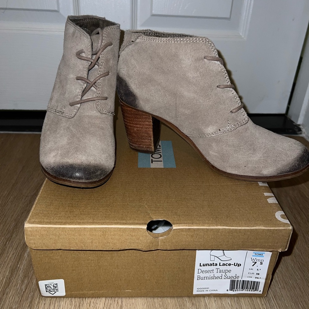 Tom’s lace up heels